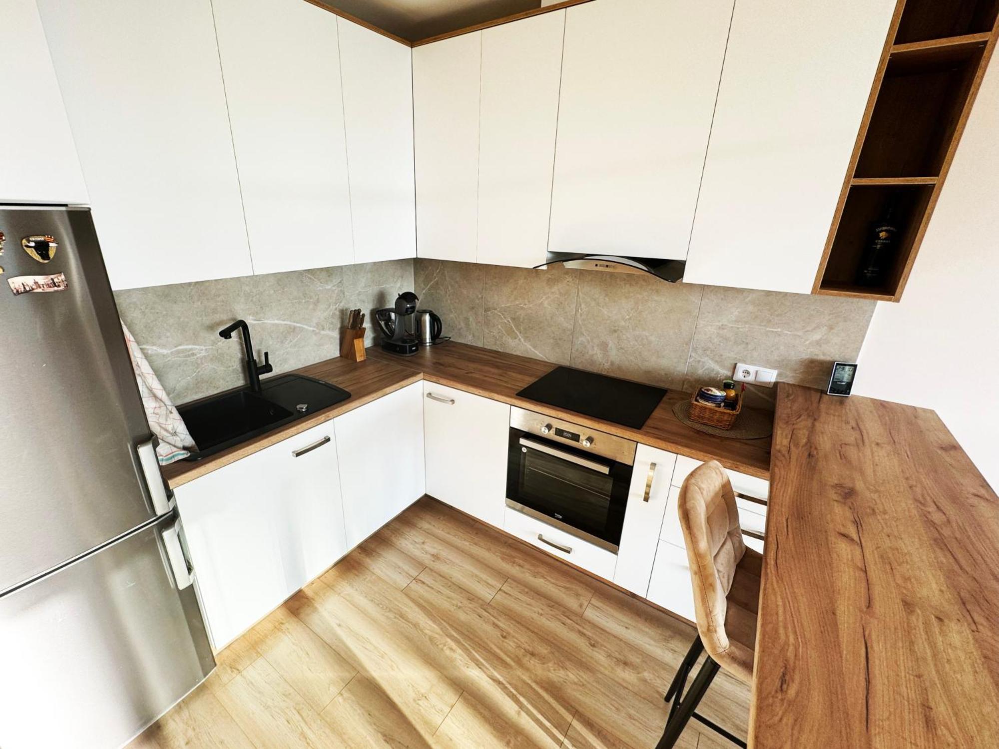 Cozy Getaway - Near Airport