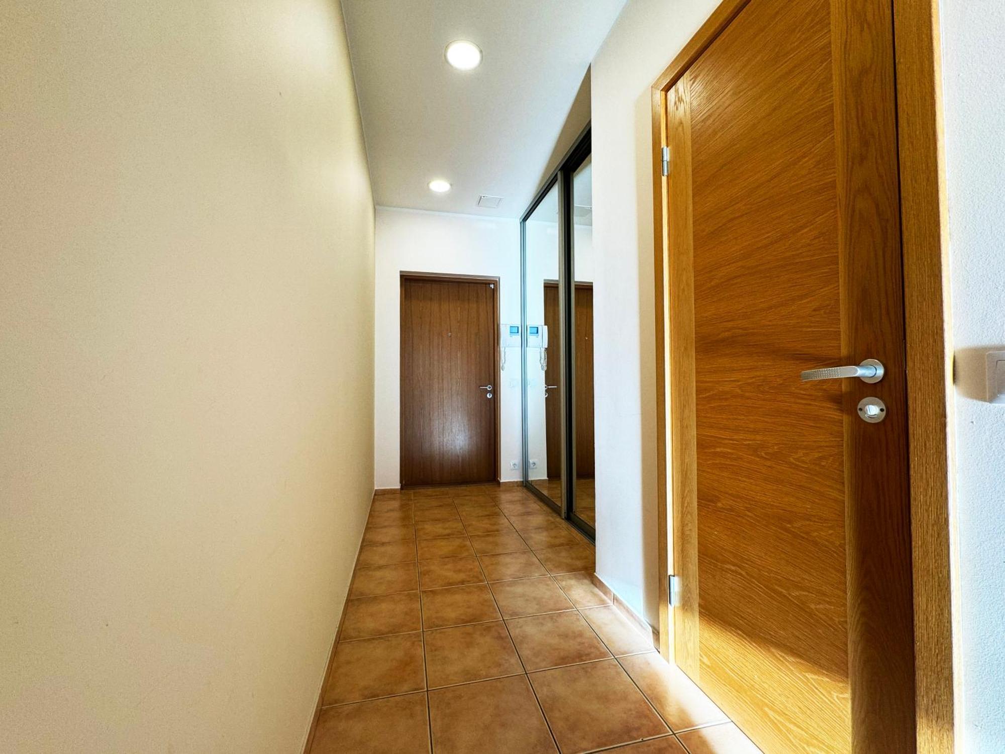 Cozy Getaway - Near Airport Apartment