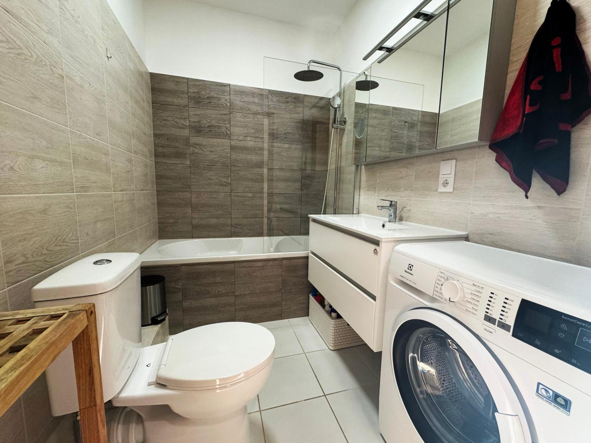 Cozy Getaway - Near Airport Apartment Riga